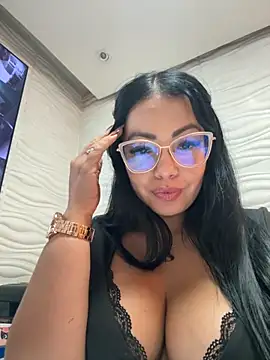 Snapshot of Aurora-Hernandez chatting on 10/07/25, 03:25 Aurora-Hernandez online show from 10/07/25, 03:25