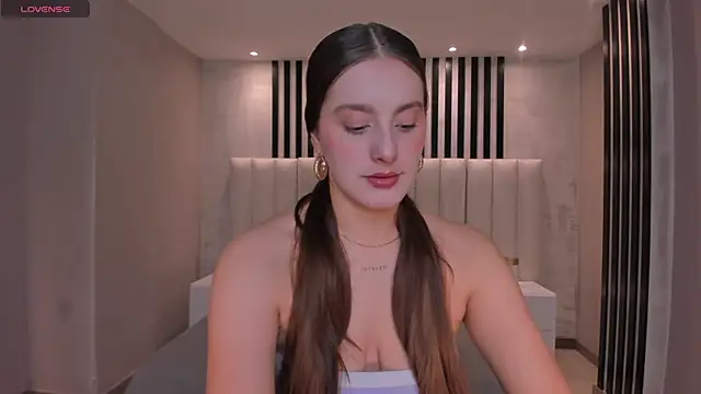 Snapshot of ZoeyWalker_ chatting on 11/04/25, 11:42 ZoeyWalker online show from 11/04/25, 11:42