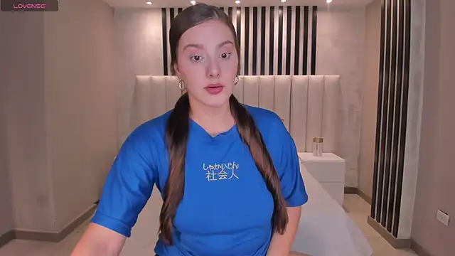 Snapshot of ZoeyWalker_ chatting on 11/08/25, 01:22 ZoeyWalker online show from 11/08/25, 01:22