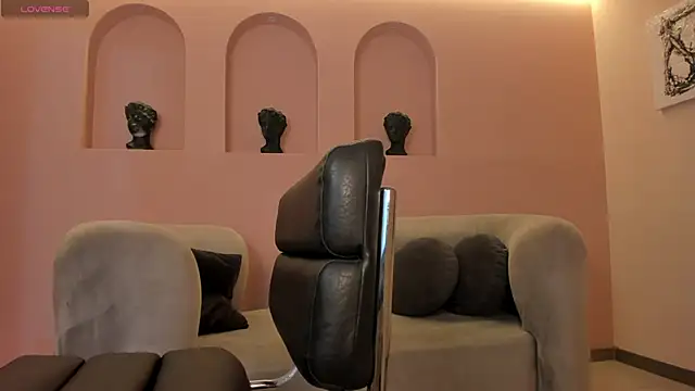 Snapshot of EmilyJohnsonX1 chatting on 10/24/25, 03:25 EmilyJohnsonX1 online show from 10/24/25, 03:25