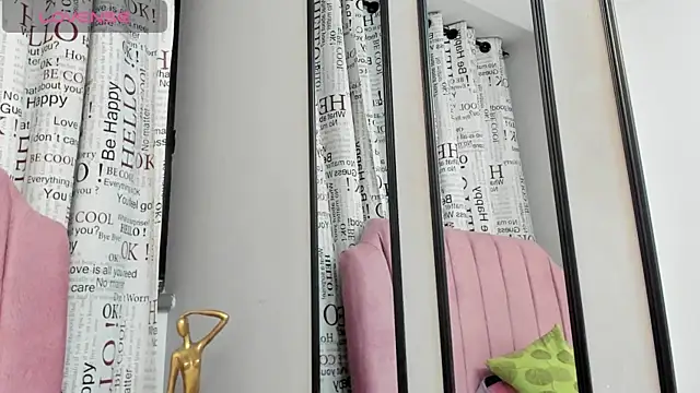 Zoe Blond online show from 10/31/25, 04:57