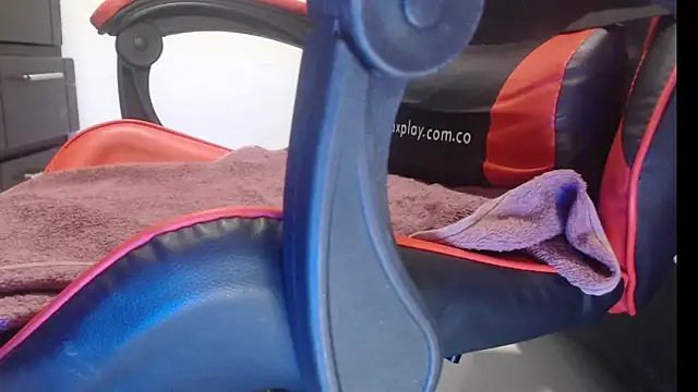 Snapshot of emily_sexxx chatting on 11/22/25, 07:51 emily sexxx online show from 11/22/25, 07:51