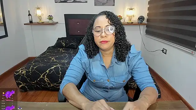 Snapshot of Veronica_jonness chatting on 10/01/25, 02:01 Veronica jonness online show from 10/01/25, 02:01
