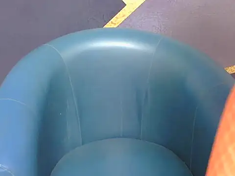 shiny-krisha online show from 10/23/25, 04:23