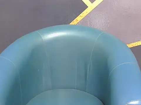 shiny-krisha online show from 10/27/25, 04:16