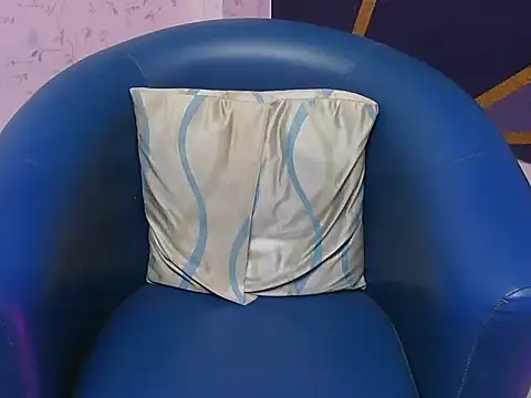 shiny-krisha online show from 11/17/25, 04:29