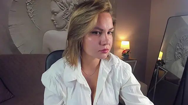 AriaEven online show from 10/10/25, 10:14