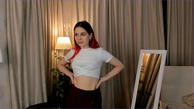 Snapshot of Olivia_Hurt chatting on 10/08/25, 11:19 Olivia Hurt online show from 10/08/25, 11:19