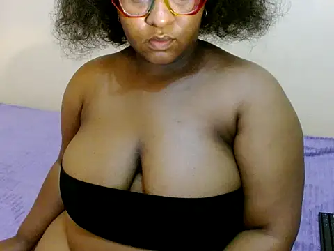 thicknjuicyx online show from 10/31/25, 05:47