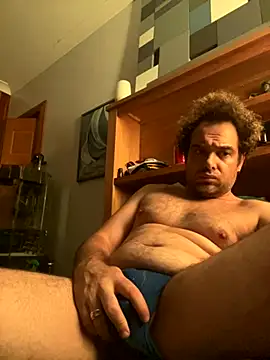 Snapshot of GymBoy83 chatting on 11/15/25, 09:11 GymBoy83 online show from 11/15/25, 09:11