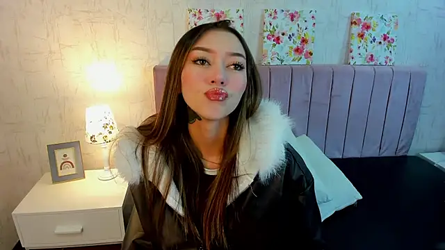 Olivia johansson online show from 11/10/25, 04:33