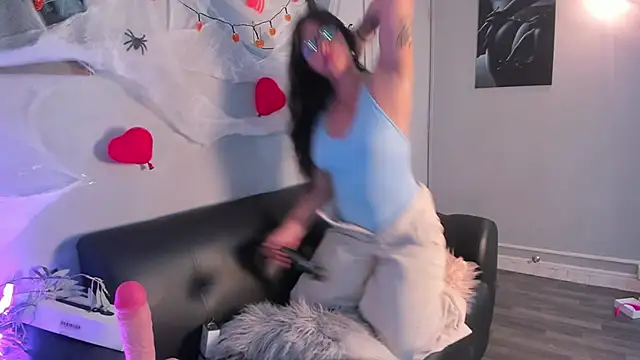 Snapshot of Hekate_20 chatting on 10/11/25, 08:18 Hekate 20 online show from 10/11/25, 08:18