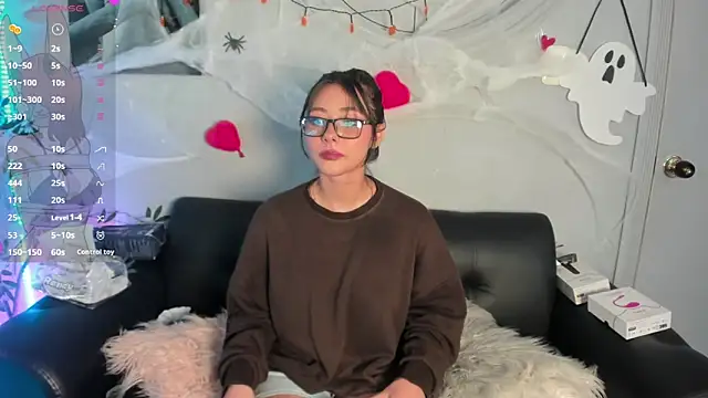 Snapshot of Hekate_20 chatting on 10/12/25, 07:02 Hekate 20 online show from 10/12/25, 07:02