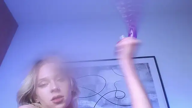 Snapshot of SophieDiamond_Xx chatting on 10/15/25, 08:09 SophieDiamond Xx online show from 10/15/25, 08:09