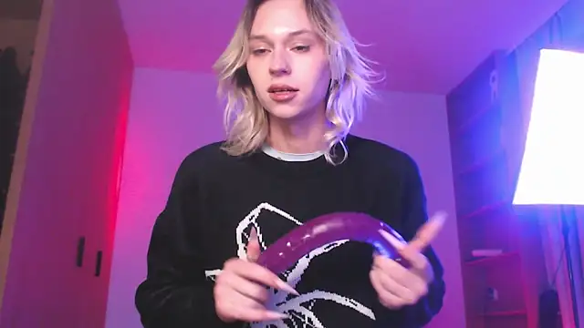 Snapshot of SophieDiamond_Xx chatting on 11/11/25, 06:52 SophieDiamond Xx online show from 11/11/25, 06:52