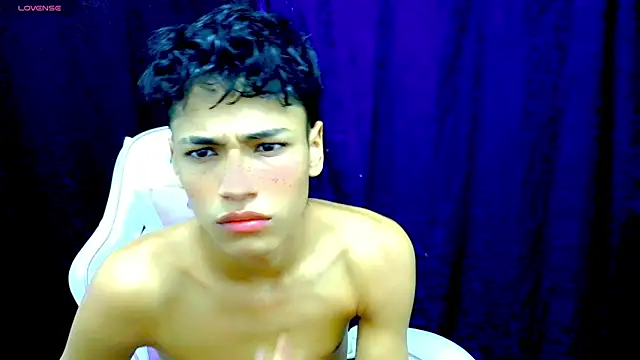 Im david02 online show from 11/12/25, 01:11