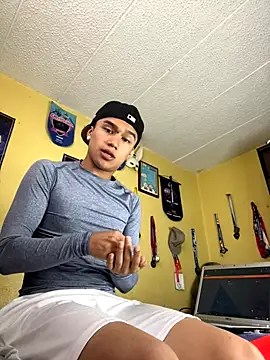 lyan t2 online show from 10/18/25, 03:46