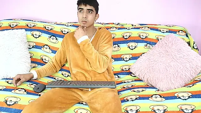 Hottie Guy online show from 10/09/25, 03:21