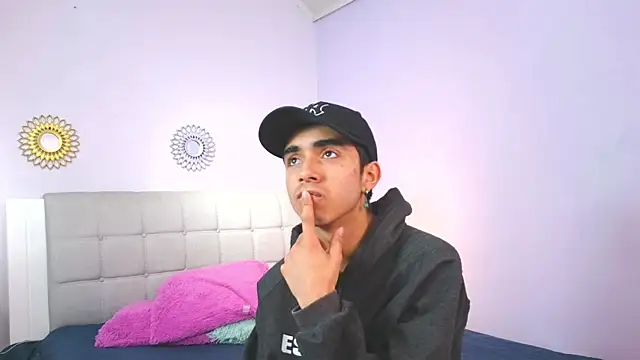 Hottie Guy online show from 11/05/25, 05:35