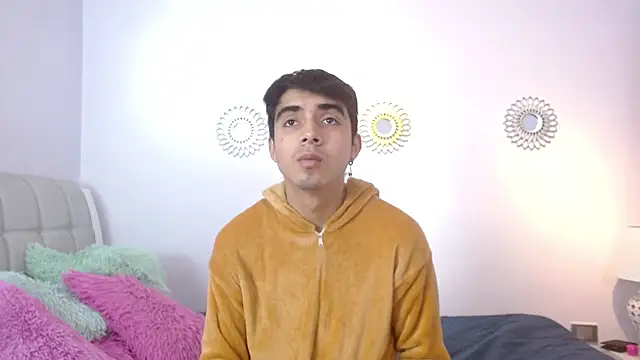 Hottie Guy online show from 11/15/25, 05:53