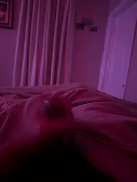 Snapshot of familia0210 chatting on 10/17/25, 04:09 familia0210 online show from 10/17/25, 04:09