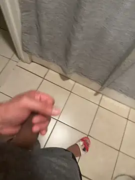 Snapshot of familia0210 chatting on 10/29/25, 06:04 familia0210 online show from 10/29/25, 06:04