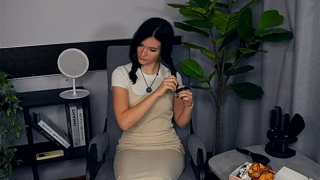 BettieBourque online show from 10/03/25, 03:53