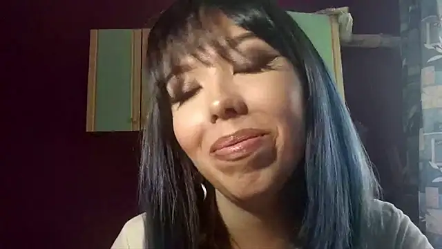 Snapshot of Lynn_Bluee chatting on 10/02/25, 10:00 Lynn Bluee online show from 10/02/25, 10:00