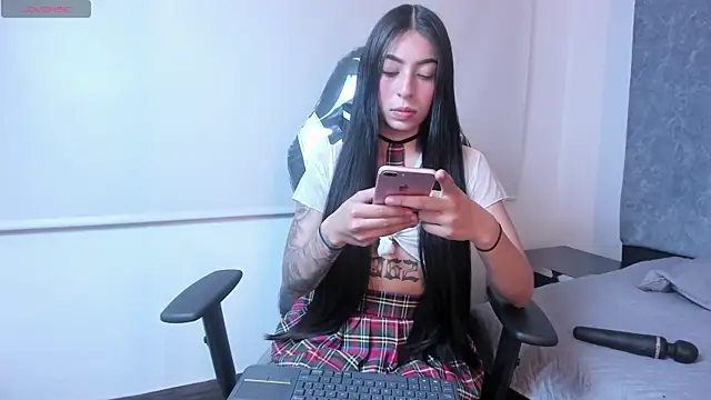 Snapshot of Corinna_Martini chatting on 10/16/25, 04:57 Corinna Martini online show from 10/16/25, 04:57