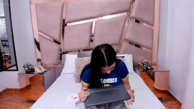 ValentineRouse online show from 11/27/25, 07:27