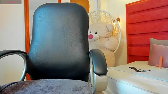 emaa rosse online show from 10/23/25, 11:53