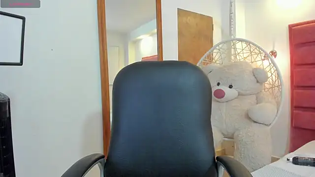 emaa rosse online show from 10/26/25, 12:33