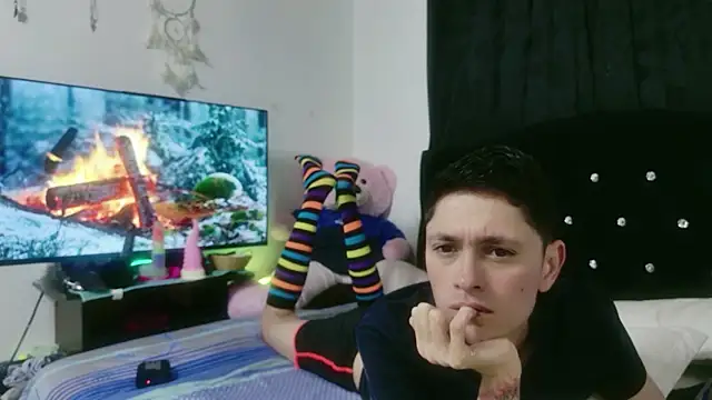 Snapshot of Tyler_cat chatting on 10/07/25, 06:43 Tyler cat online show from 10/07/25, 06:43