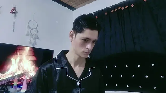 Snapshot of Tyler_cat chatting on 10/15/25, 11:21 Tyler cat online show from 10/15/25, 11:21