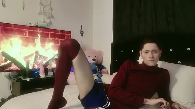 Snapshot of Tyler_cat chatting on 10/28/25, 11:14 Tyler cat online show from 10/28/25, 11:14