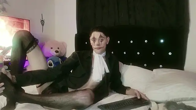 Snapshot of Tyler_cat chatting on 11/01/25, 12:12 Tyler cat online show from 11/01/25, 12:12