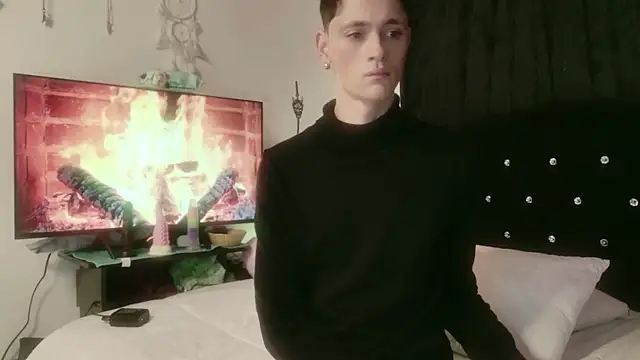 Snapshot of Tyler_cat chatting on 11/02/25, 03:03 Tyler cat online show from 11/02/25, 03:03