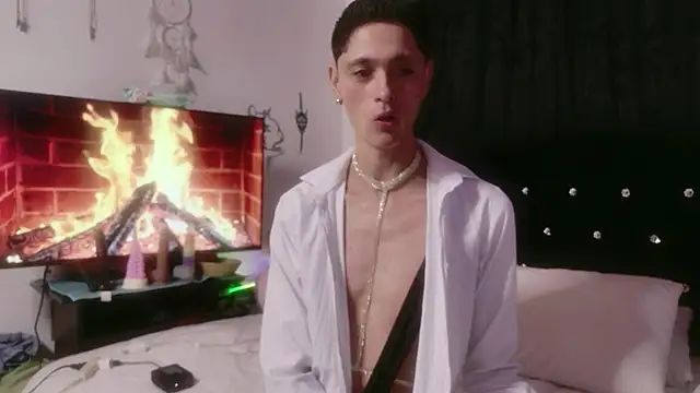 Snapshot of Tyler_cat chatting on 11/08/25, 07:34 Tyler cat online show from 11/08/25, 07:34