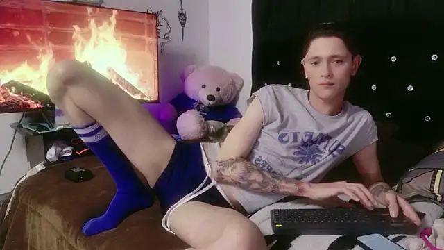 Snapshot of Tyler_cat chatting on 11/13/25, 10:19 Tyler cat online show from 11/13/25, 10:19