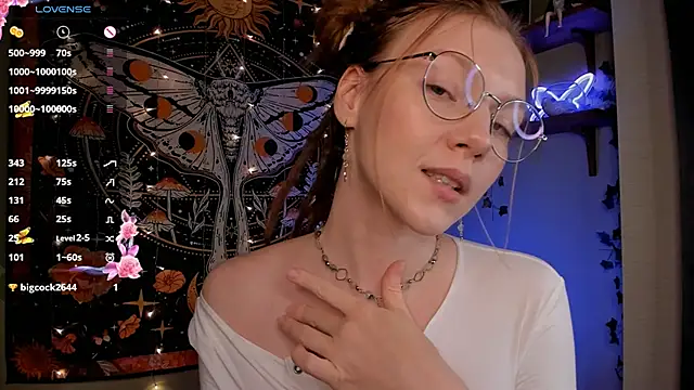 lyra thenymph online show from 10/17/25, 10:40