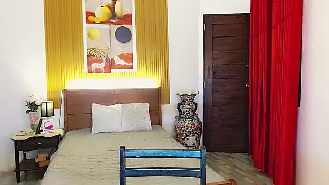 fallinLunaxX online show from 10/24/25, 04:03