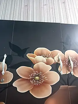 Snapshot of tulip-bae chatting on 10/12/25, 04:06 tulip-bae online show from 10/12/25, 04:06