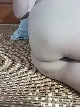 Snapshot of tulip-bae chatting on 11/18/25, 06:40 tulip-bae online show from 11/18/25, 06:40