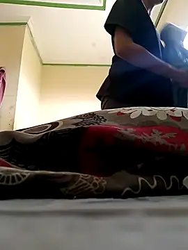 Larissinhamm online show from 10/18/25, 09:54