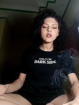 Larissinhamm online show from 10/28/25, 01:53