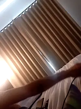 Snapshot of LetMeLiqU chatting on 10/07/25, 06:49 LetMeLiqU online show from 10/07/25, 06:49