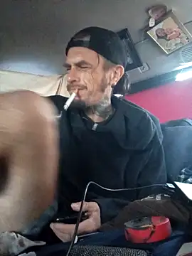 Snapshot of LetMeLiqU chatting on 11/01/25, 03:03 LetMeLiqU online show from 11/01/25, 03:03