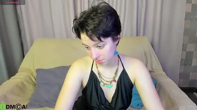 Sara Frayer online show from 11/17/25, 01:11