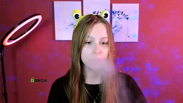 Snapshot of esme_moore_ chatting on 10/08/25, 08:45 esme moore online show from 10/08/25, 08:45