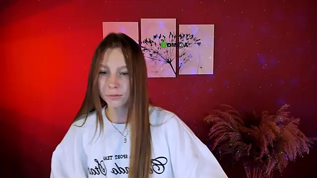 Snapshot of esme_moore_ chatting on 10/10/25, 08:46 esme moore online show from 10/10/25, 08:46